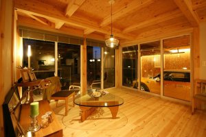 リビング（夜）｜FH COVACO｜栃木県宇都宮市で注文住宅を手掛ける NEXT HAUS DESIGN／ネクストハウスデザインの施工例