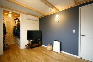 アクセントクロス（ネイビー）｜FH LOAFER｜栃木県宇都宮市で注文住宅を手掛ける NEXT HAUS DESIGN／ネクストハウスデザインの施工例