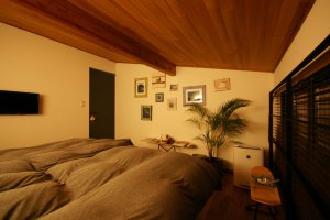寝室（夜）｜Glamp｜栃木県宇都宮市で注文住宅を手掛ける NEXT HAUS DESIGN／ネクストハウスデザインの施工例