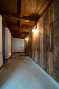 栃木県宇都宮市S様邸｜Glamp｜古材を張った玄関ホール｜NEXT HAUS DESIGN