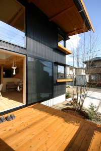 ウッドデッキ｜BEAHAUS | N-SERIES｜栃木県宇都宮市で注文住宅を手掛けるネクストハウスデザインの施工例