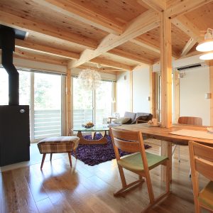 薪ストーブのあるリビング｜北欧スタイルの平屋 | COVACO［コバコ］施工事例｜栃木県宇都宮市で注文住宅を手掛けるネクストハウスデザインの施工例